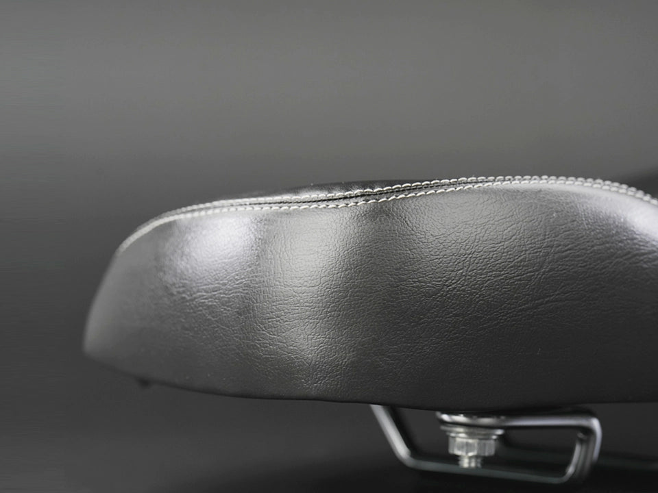 EXTRA WIDE SADDLE DESIGN