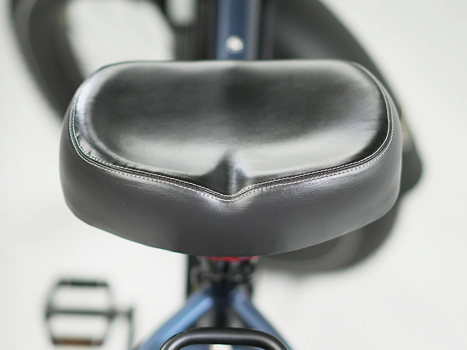 EXTRA WIDE SADDLE DESIGN