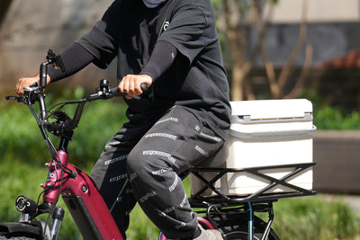 E-bike with insulated cooler on rear rack, perfect for outdoor adventures.